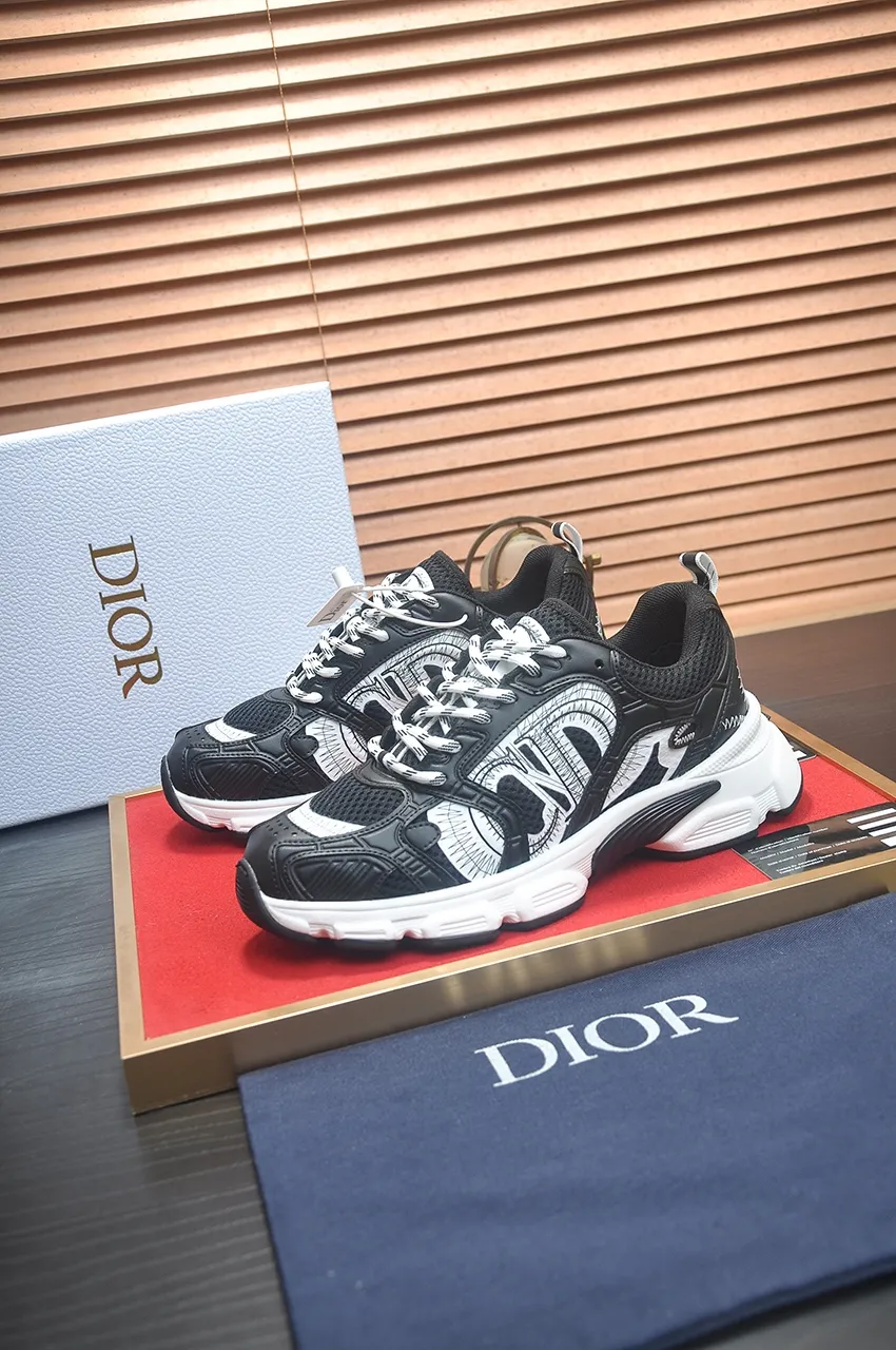 Men's shoes 💰: 640💶 (couples model) Brand: Dior (Dior) Standard code: Women's code 35-40. Men's code 38-44 (45 customized) Grade: Same as the official website Material: Top-quality original cowhide stitching Original wear-resistant and lightweight outsole Style category: Fashionable casual shoes Distinguished luxury brand elements top luxury Color: Actual picture color